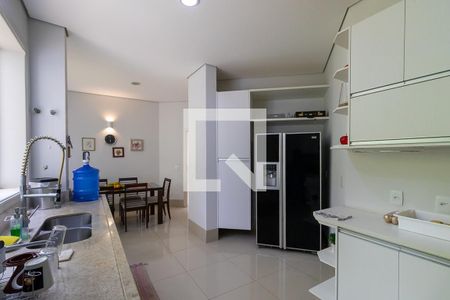 Casa de condomínio à venda com 750m², 4 quartos e 10 vagas Casa de condomínio à venda com 750m², 4 quartos e 10 vagasCozinha