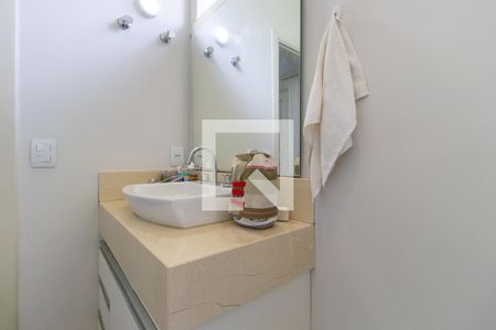 Casa de condomínio à venda com 750m², 4 quartos e 10 vagas Casa de condomínio à venda com 750m², 4 quartos e 10 vagasBanheiro da suíte 2