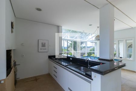 Casa de condomínio à venda com 750m², 4 quartos e 10 vagas Casa de condomínio à venda com 750m², 4 quartos e 10 vagasChurrasqueira e espaço de jogos