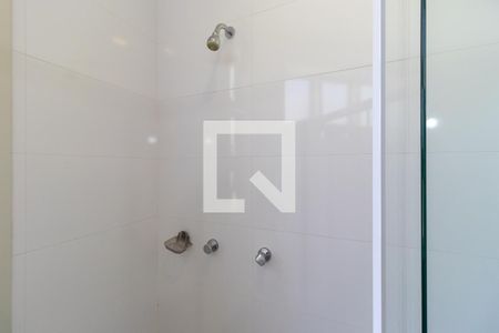 Casa de condomínio à venda com 750m², 4 quartos e 10 vagas Casa de condomínio à venda com 750m², 4 quartos e 10 vagasBanheiro da suíte 2