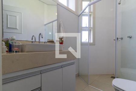 Casa de condomínio à venda com 750m², 4 quartos e 10 vagas Casa de condomínio à venda com 750m², 4 quartos e 10 vagasBanheiro da suíte 2