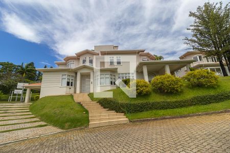 Casa de condomínio à venda com 750m², 4 quartos e 10 vagas Casa de condomínio à venda com 750m², 4 quartos e 10 vagasFachada