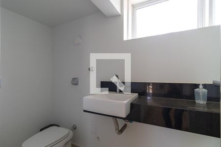 Casa de condomínio à venda com 750m², 4 quartos e 10 vagas Casa de condomínio à venda com 750m², 4 quartos e 10 vagasBanheiro externo