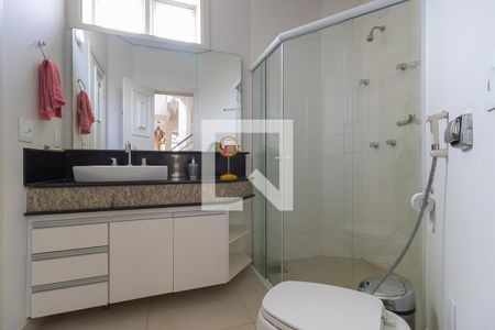 Casa de condomínio à venda com 750m², 4 quartos e 10 vagas Casa de condomínio à venda com 750m², 4 quartos e 10 vagasBanheiro social