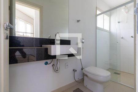 Casa de condomínio à venda com 750m², 4 quartos e 10 vagas Casa de condomínio à venda com 750m², 4 quartos e 10 vagasBanheiro espaço de lazer