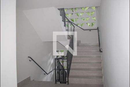 Apartamento à venda com 43m², 1 quarto e 1 vaga Apartamento à venda com 43m², 1 quarto e 1 vagaEscada