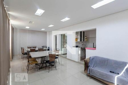 Casa à venda com 523m², 5 quartos e 3 vagas