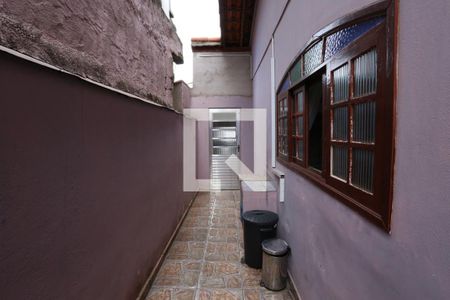 Casa à venda com 160m², 4 quartos e 8 vagasCorredor Lateral