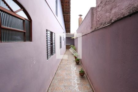 Casa à venda com 160m², 4 quartos e 8 vagasCorredor Lateral