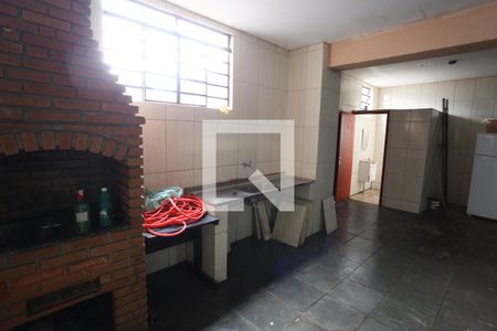 Casa à venda com 160m², 4 quartos e 8 vagasChurrasqueira