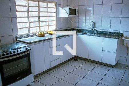 Casa à venda com 202m², 4 quartos e 3 vagas