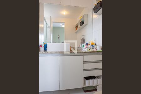 Apartamento à venda com 76m², 2 quartos e 2 vagasBanheiro da Suíte