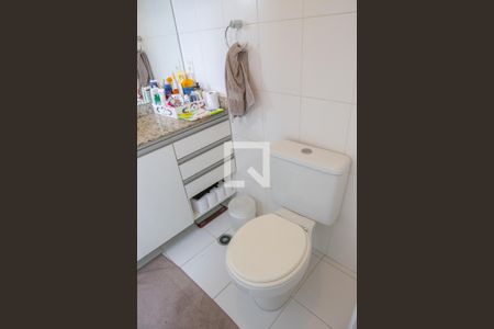 Apartamento à venda com 76m², 2 quartos e 2 vagasBanheiro da Suíte