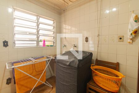 Casa à venda com 98m², 3 quartos e 1 vagaÁrea de serviço