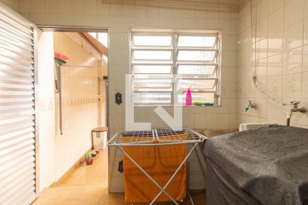 Casa à venda com 98m², 3 quartos e 1 vagaÁrea de serviço