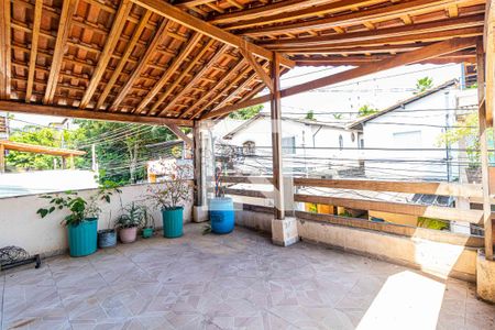 Casa de condomínio à venda com 130m², 3 quartos e 2 vagas Casa de condomínio à venda com 130m², 3 quartos e 2 vagasVaranda