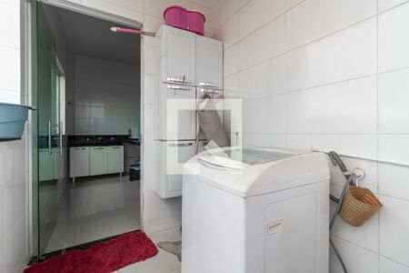 Casa à venda com 210m², 6 quartos e 2 vagas Casa à venda com 210m², 6 quartos e 2 vagasCasa 1 - Área de Serviço