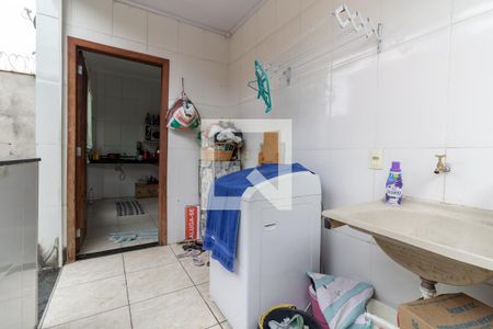 Casa à venda com 210m², 6 quartos e 2 vagas Casa à venda com 210m², 6 quartos e 2 vagasCasa 2 - Área de Serviço