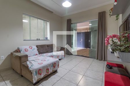 Casa à venda com 210m², 6 quartos e 2 vagas Casa à venda com 210m², 6 quartos e 2 vagasCasa 2 - Sala