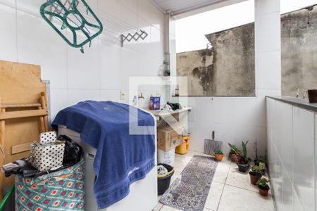 Casa à venda com 210m², 6 quartos e 2 vagas Casa à venda com 210m², 6 quartos e 2 vagasCasa 2 - Área de Serviço