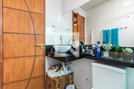 Casa à venda com 210m², 6 quartos e 2 vagas Casa à venda com 210m², 6 quartos e 2 vagasCasa 1 - Banheiro Social