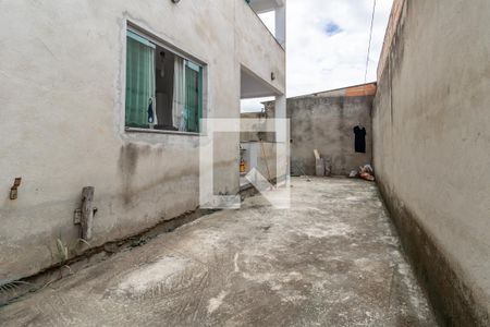 Casa à venda com 210m², 6 quartos e 2 vagas Casa à venda com 210m², 6 quartos e 2 vagasCasa 2 - Área Externa