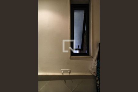 Apartamento à venda com 114m², 2 quartos e 1 vaga Apartamento à venda com 114m², 2 quartos e 1 vagaBanheiro de serviço