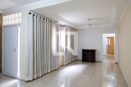 Casa à venda com 210m², 3 quartos e 2 vagas