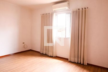 Casa à venda com 210m², 3 quartos e 2 vagas