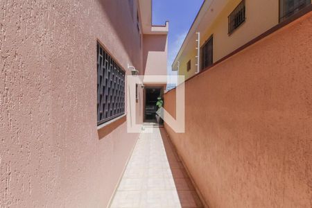 Casa à venda com 230m², 3 quartos e 2 vagas Casa à venda com 230m², 3 quartos e 2 vagasCorredor
