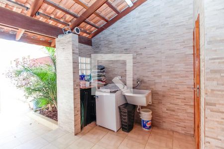 Casa à venda com 230m², 3 quartos e 2 vagas Casa à venda com 230m², 3 quartos e 2 vagasÁrea de Serviço