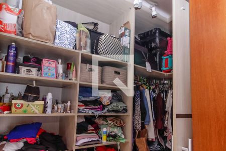 Casa à venda com 230m², 3 quartos e 2 vagas Casa à venda com 230m², 3 quartos e 2 vagasCloset da suíte