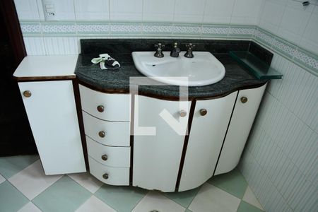 Casa de condomínio para alugar com 450m², 7 quartos e 4 vagasBanheiro da Suíte