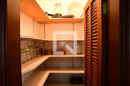 Casa de condomínio para alugar com 450m², 7 quartos e 4 vagasDispensa