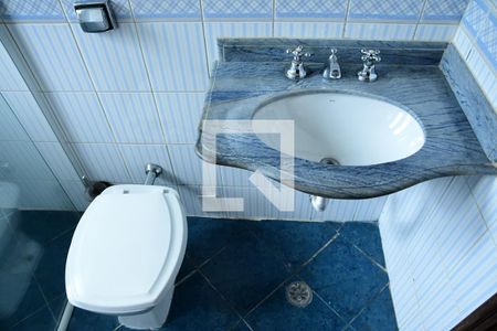 Casa de condomínio para alugar com 450m², 7 quartos e 4 vagasBanheiro