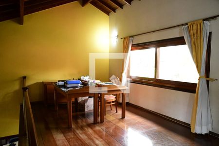 Casa de condomínio para alugar com 450m², 7 quartos e 4 vagasEscritório