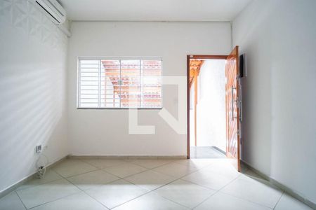 Sala de casa para alugar com 2 quartos, 75m² em Vila Nhocune, São Paulo