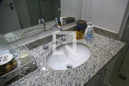 Apartamento para alugar com 99m², 2 quartos e 1 vaga Apartamento para alugar com 99m², 2 quartos e 1 vagaBanheiro social