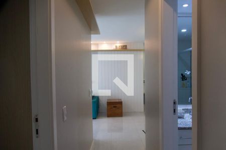 Corredor de apartamento para alugar com 2 quartos, 99m² em Barra da Tijuca, Rio de Janeiro