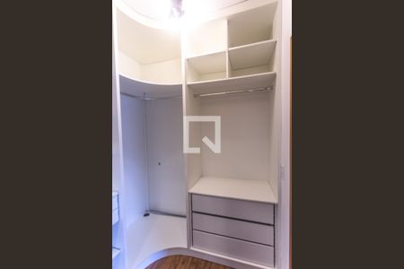 Apartamento à venda com 172m², 3 quartos e 2 vagas Apartamento à venda com 172m², 3 quartos e 2 vagasCloset suíte