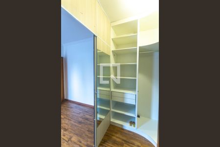 Apartamento à venda com 172m², 3 quartos e 2 vagas Apartamento à venda com 172m², 3 quartos e 2 vagasCloset suíte