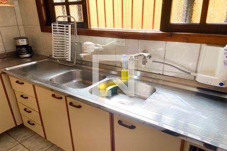 Casa à venda com 150m², 3 quartos e 2 vagas Casa à venda com 150m², 3 quartos e 2 vagasCozinha