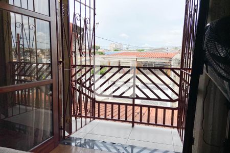 Casa à venda com 150m², 3 quartos e 2 vagas Casa à venda com 150m², 3 quartos e 2 vagasVaranda da Suíte