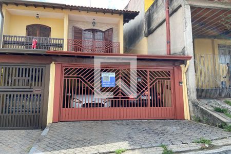 Casa à venda com 150m², 3 quartos e 2 vagas Casa à venda com 150m², 3 quartos e 2 vagasFachada