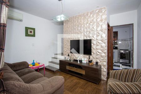 Sala de casa de condomínio para alugar com 2 quartos, 60m² em Galo Branco, São Gonçalo