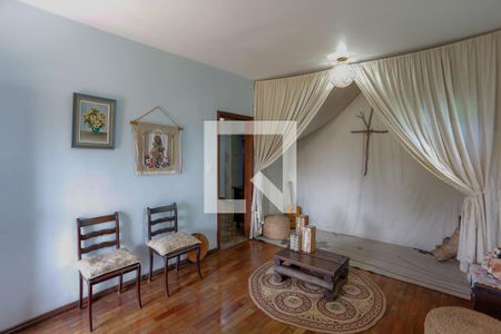 Sala de casa à venda com 6 quartos, 360m² em Santa Efigênia, Belo Horizonte