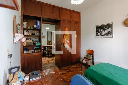 Quarto 2 de casa à venda com 6 quartos, 360m² em Santa Efigênia, Belo Horizonte