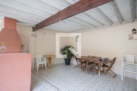 Casa à venda com 241m², 3 quartos e 2 vagasChurrasqueira