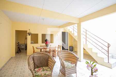 Casa à venda com 241m², 3 quartos e 2 vagasQuintal