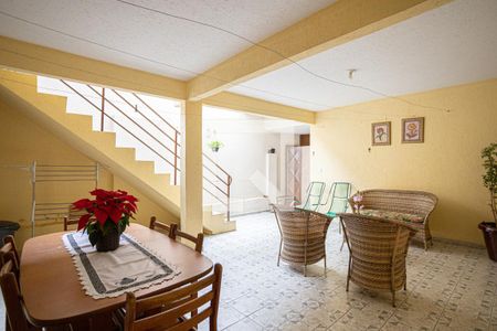 Casa à venda com 241m², 3 quartos e 2 vagasQuintal